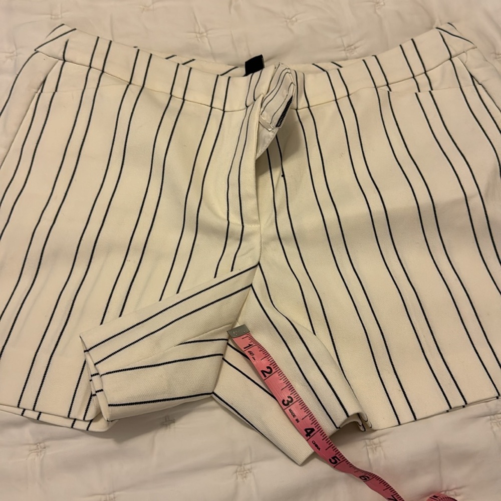 White House Black Market shorts, sz 12. Cream and Black - Picture 6 of 8